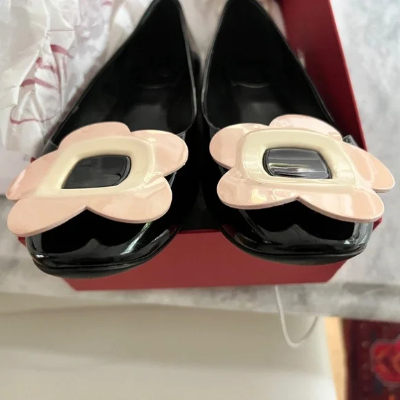 Roger Vivier Black Patent Leather flats w/ Pink Floral Appliqué Size 8 1/2 - Picture 11 of 12